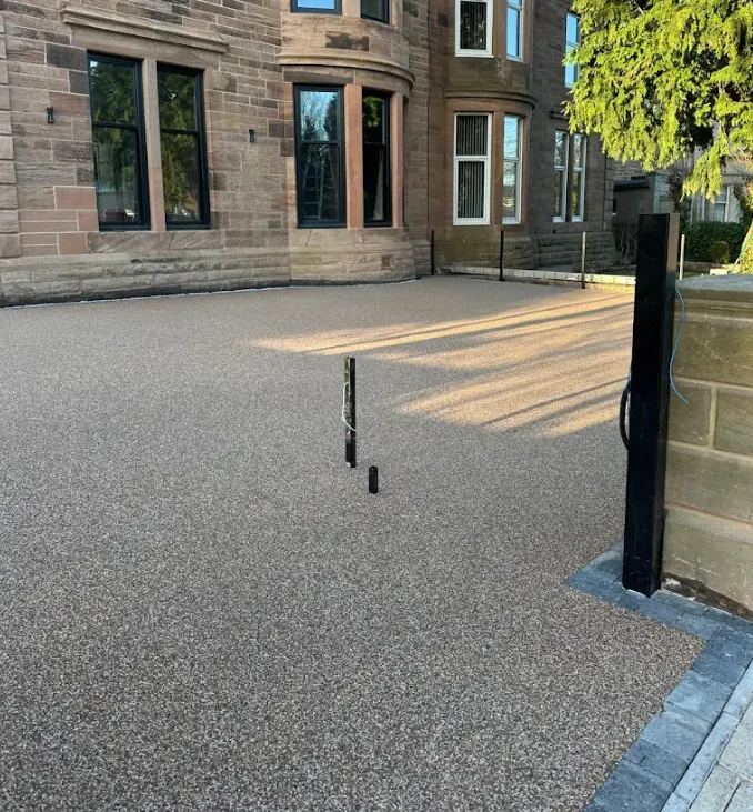 Resin bound driveway installed in Farnham by Farnham Driveways & Patios